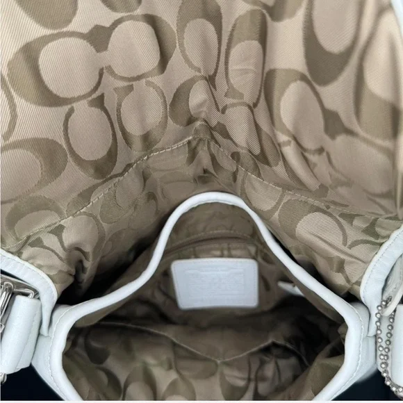 Coach White Leather Bag with Strap 

Length 11”
Width 11.5”
Strap 20”

Preloved - Picture 5 of 6